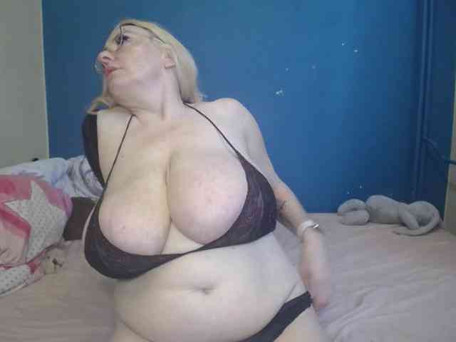 NADINNNE webcam