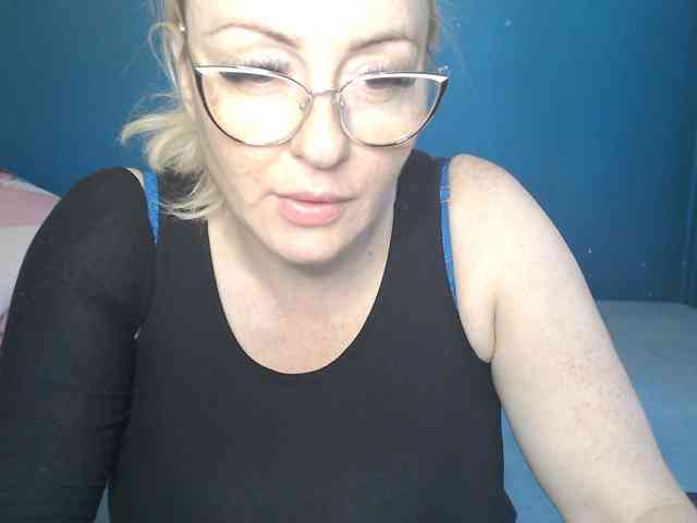 NADINNNE webcam