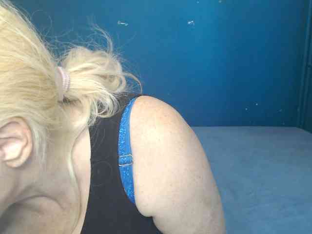 NADINNNE webcam