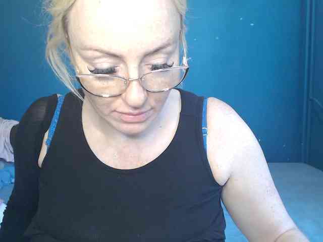 NADINNNE webcam