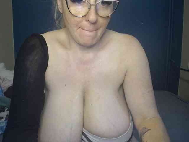 NADINNNE webcam