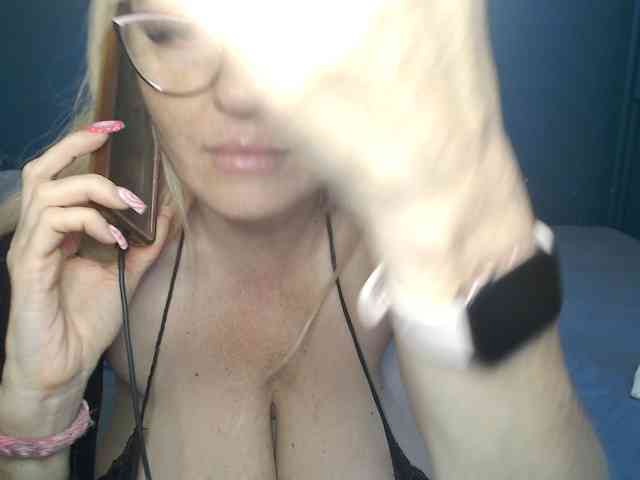 NADINNNE webcam