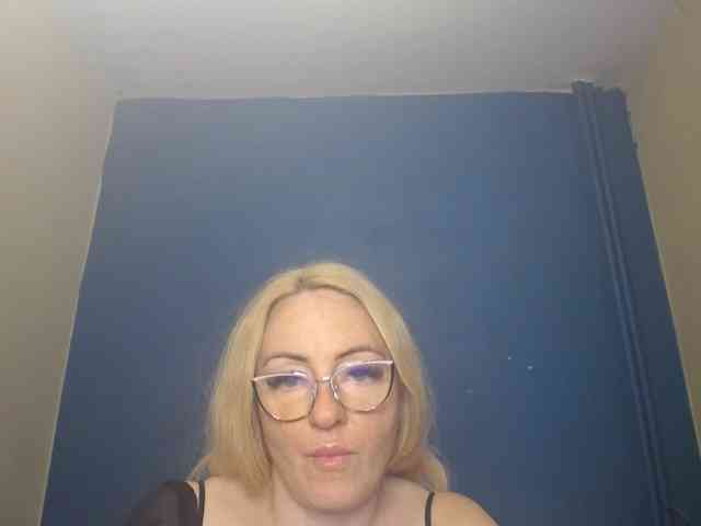 NADINNNE webcam