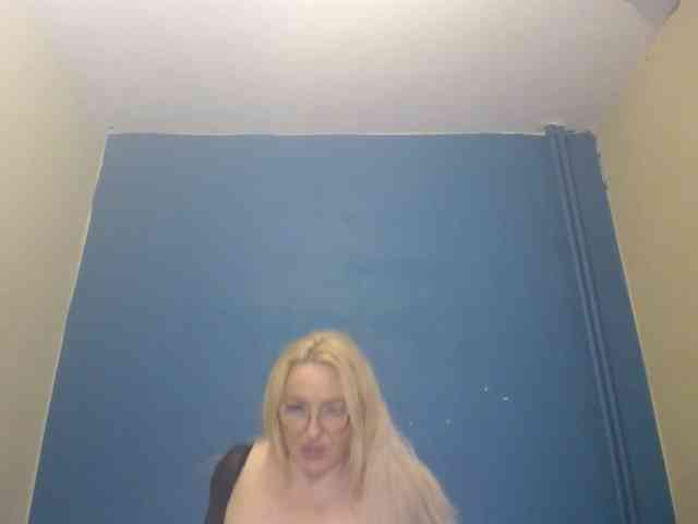 NADINNNE webcam