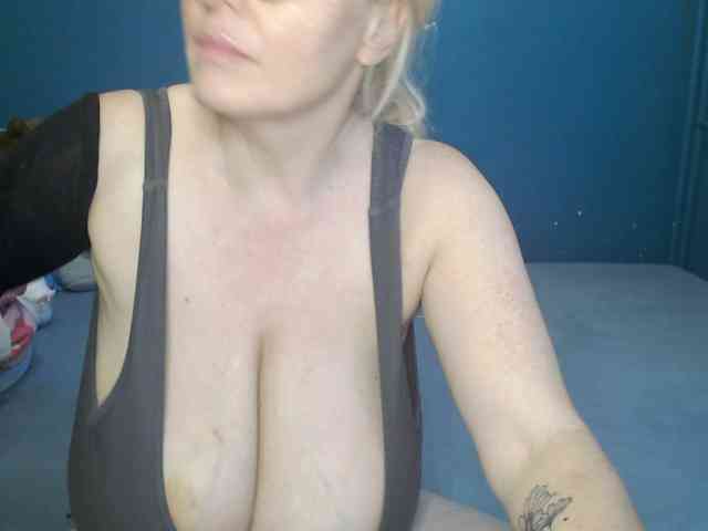 NADINNNE webcam