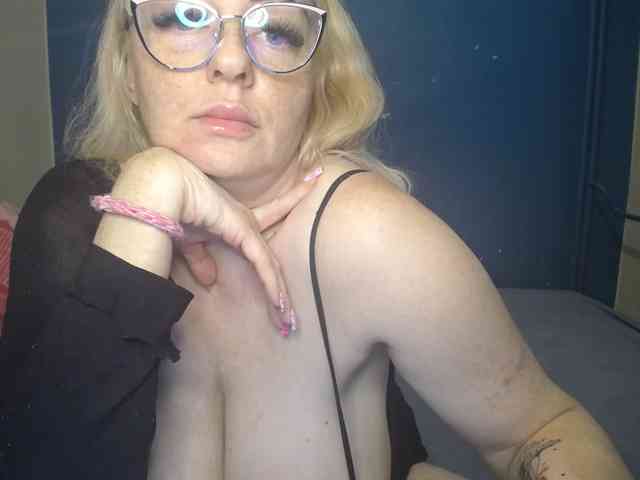 NADINNNE webcam