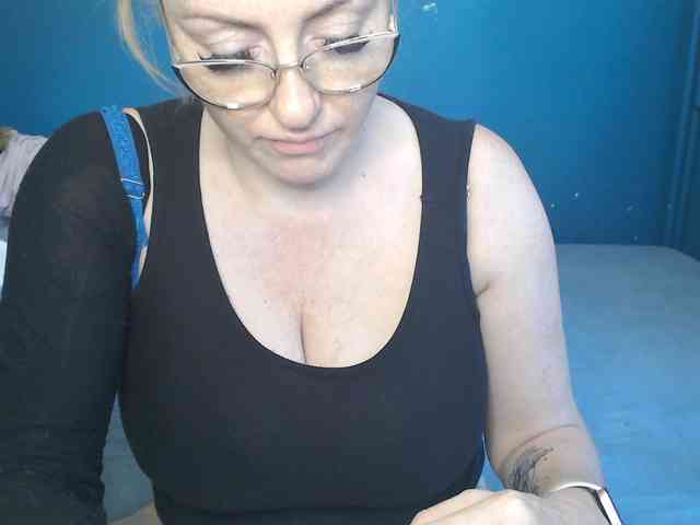 NADINNNE webcam