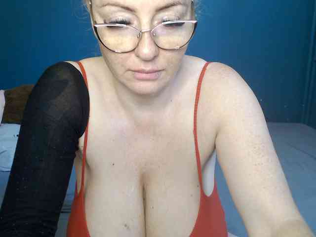NADINNNE webcam