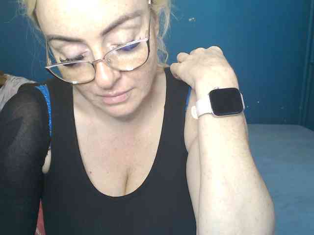 NADINNNE webcam
