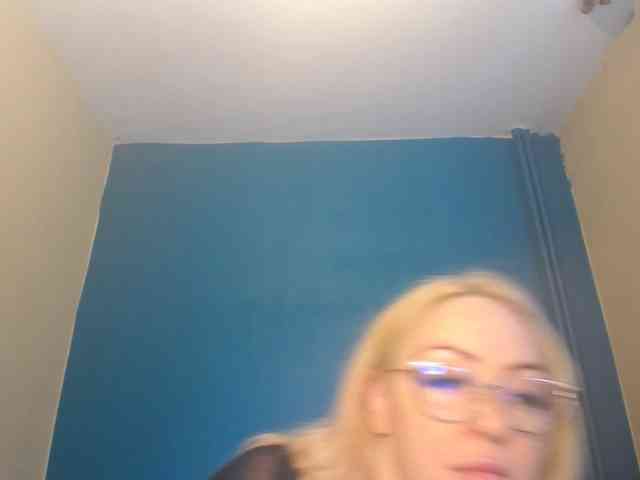 NADINNNE webcam
