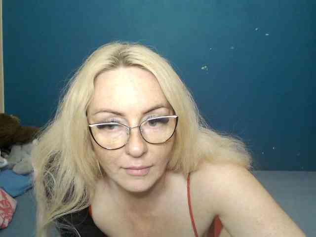 NADINNNE webcam