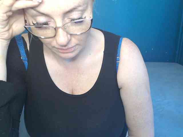 NADINNNE webcam