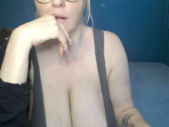 NADINNNE webcam