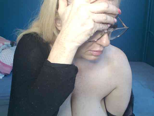 NADINNNE webcam