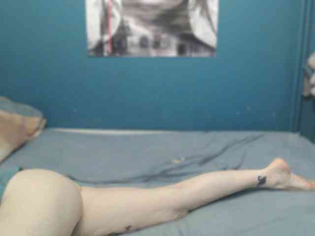 NADINNNE webcam