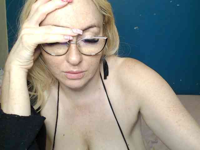 NADINNNE webcam