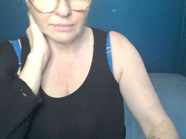NADINNNE webcam