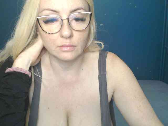 NADINNNE webcam