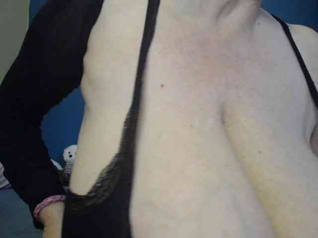 NADINNNE webcam
