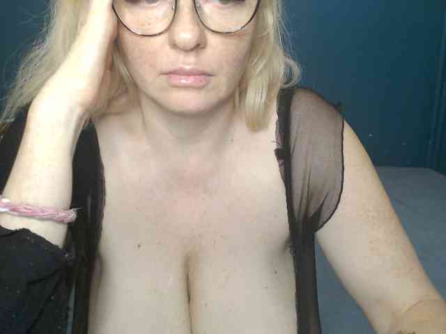 NADINNNE webcam