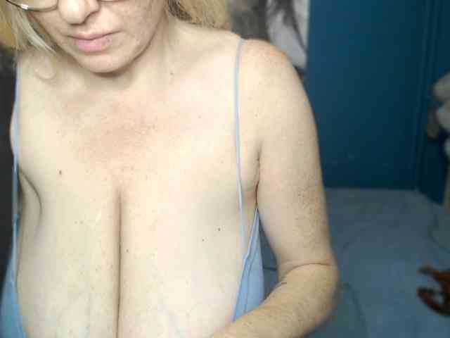 NADINNNE webcam