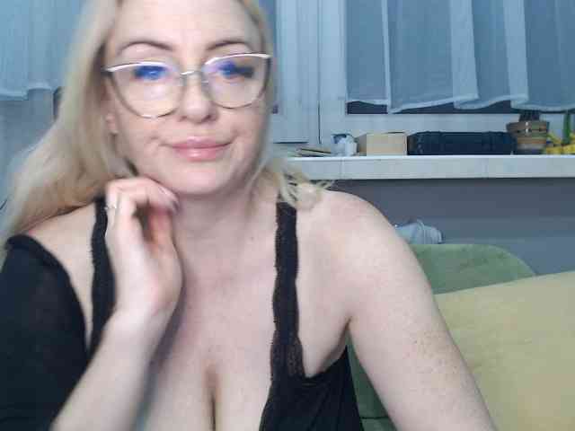 NADINNNE webcam