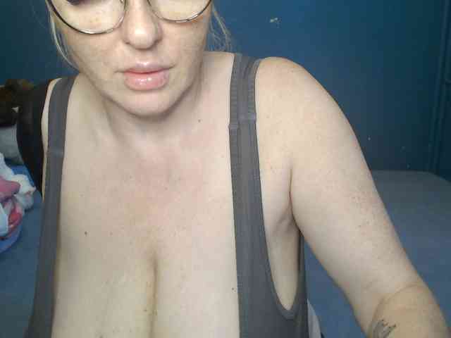 NADINNNE webcam
