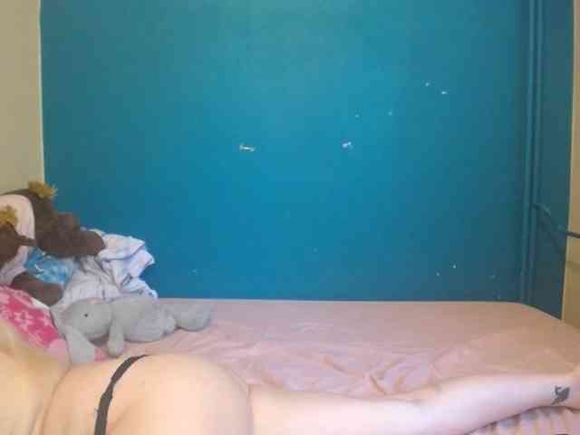 NADINNNE webcam