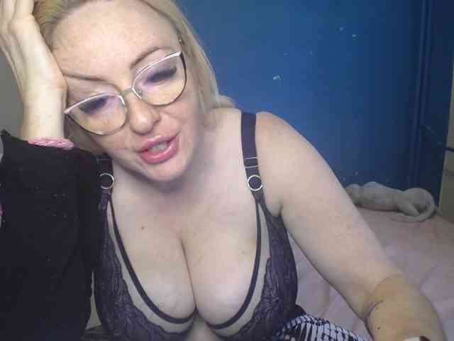 NADINNNE webcam