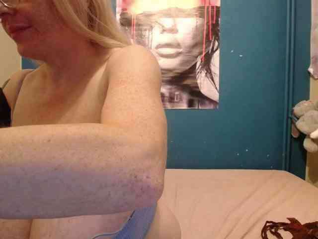 NADINNNE webcam