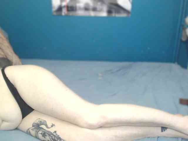 NADINNNE webcam