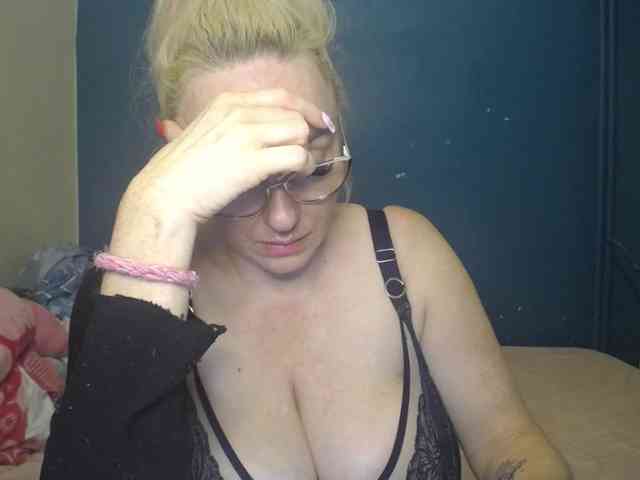 NADINNNE webcam