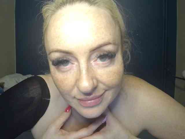 NADINNNE webcam