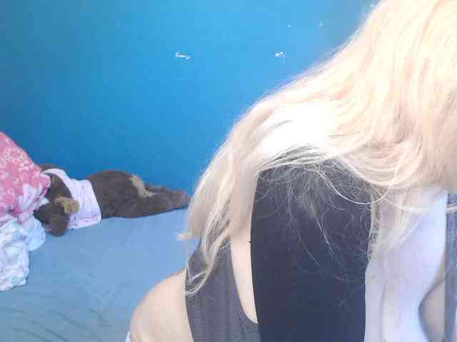 NADINNNE webcam