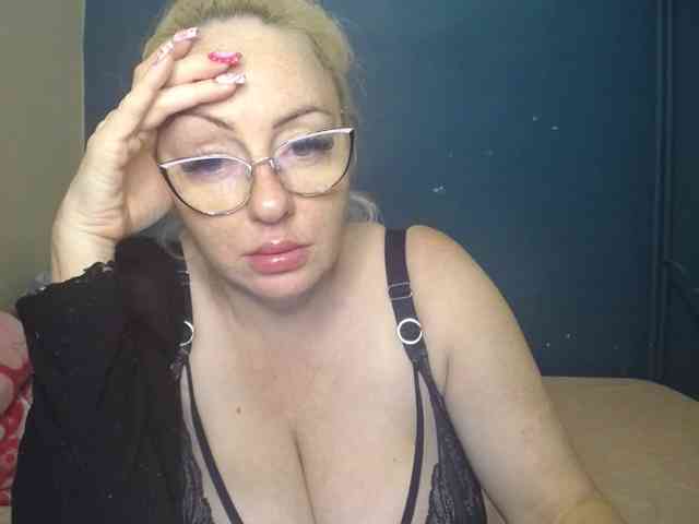 NADINNNE webcam