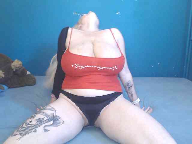 NADINNNE webcam
