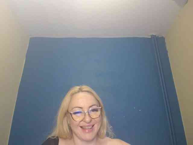 NADINNNE webcam