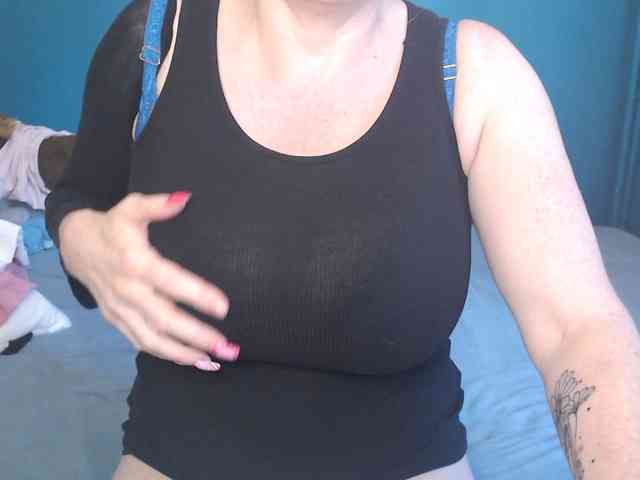 NADINNNE webcam