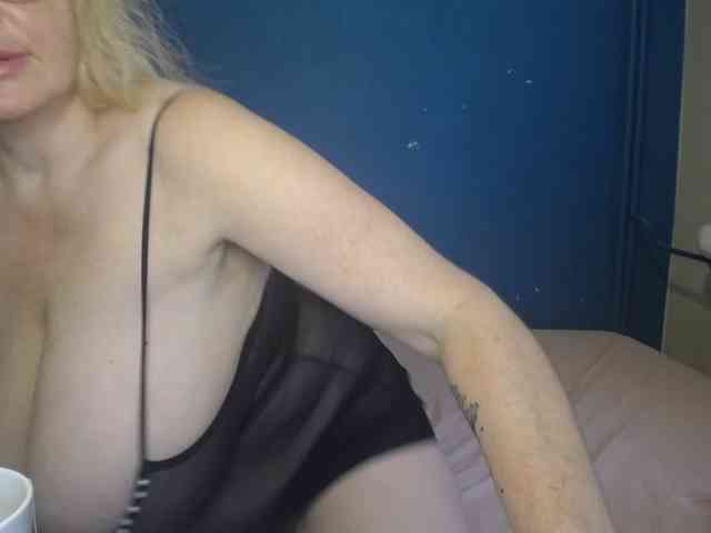 NADINNNE webcam