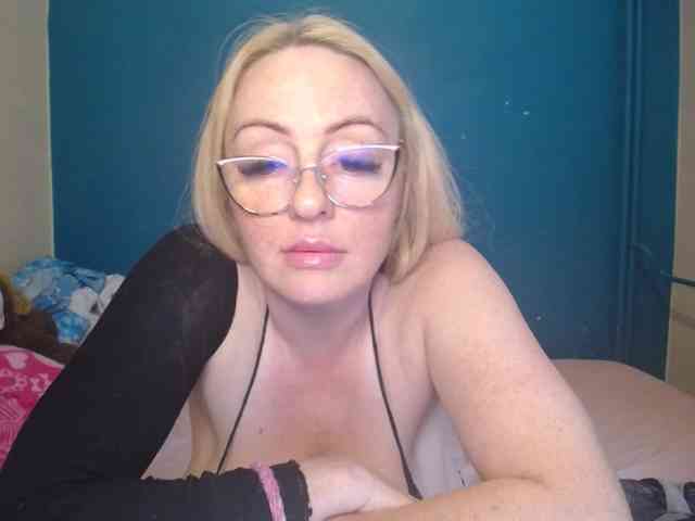 NADINNNE webcam