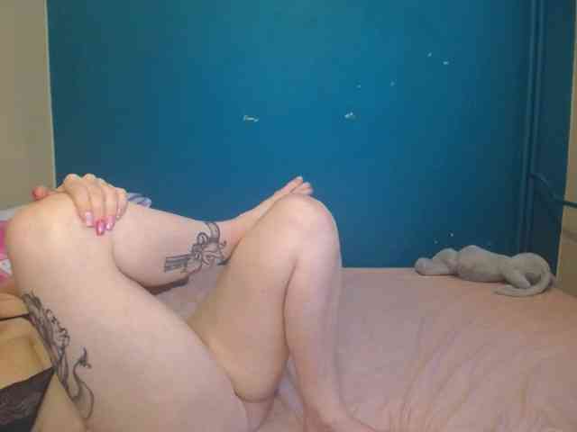 NADINNNE webcam
