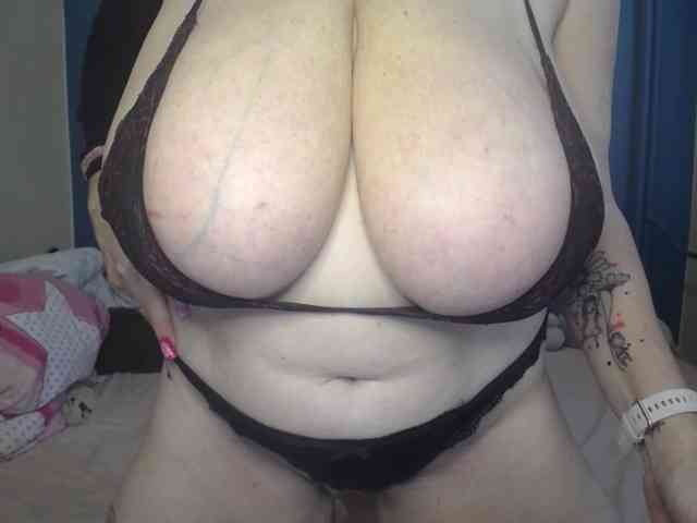 NADINNNE webcam