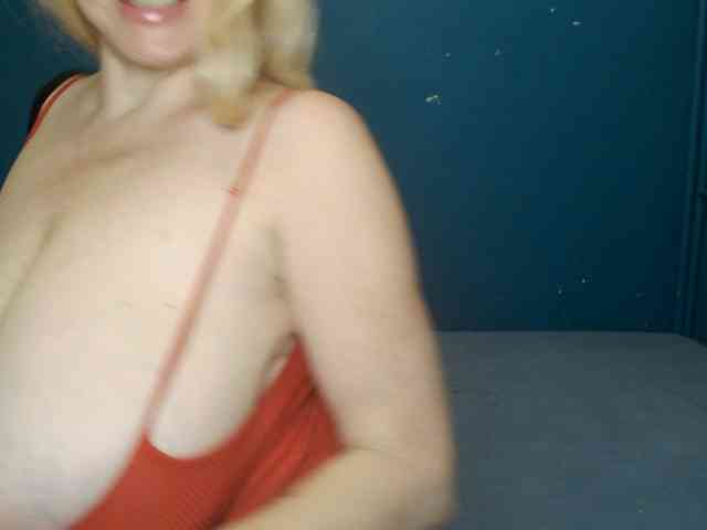 NADINNNE webcam