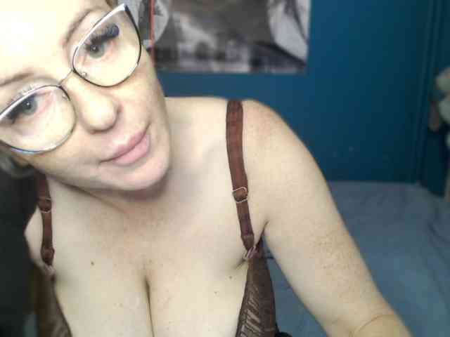 NADINNNE webcam