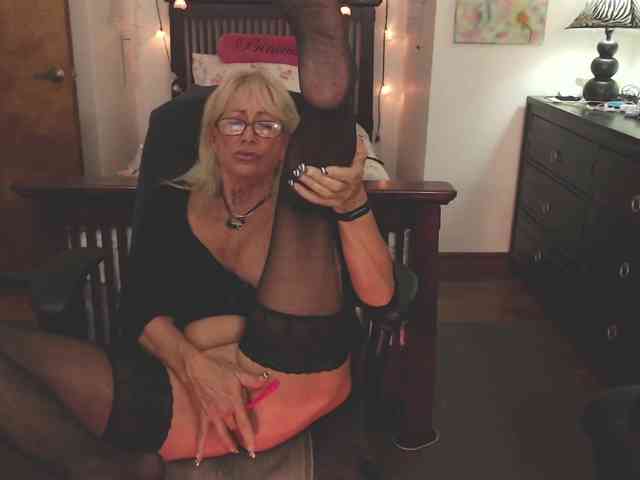 SASSYTHANG4U webcam