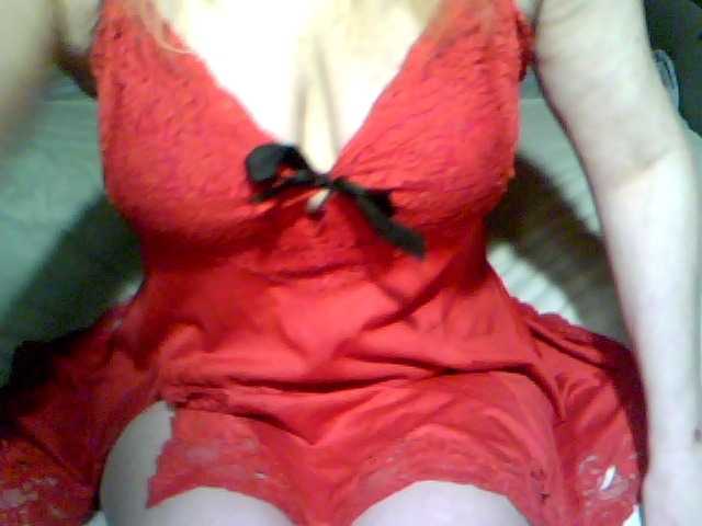 redcherry's BongaCams show and profile