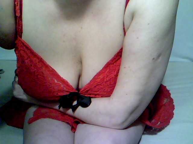 redcherry's BongaCams show and profile