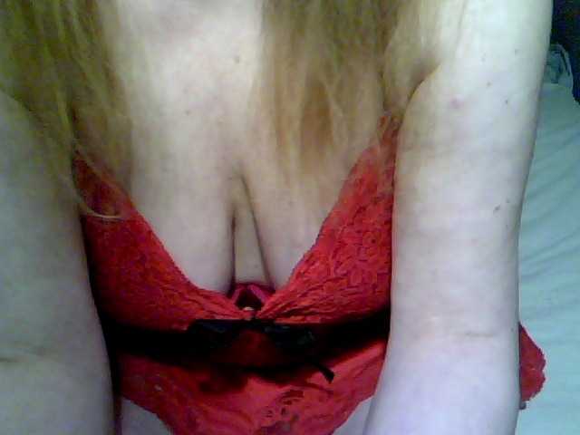 redcherry's BongaCams show and profile