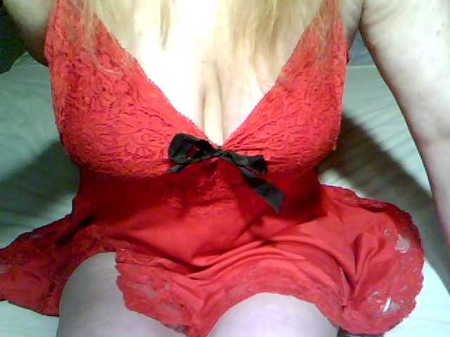 redcherry's BongaCams show and profile