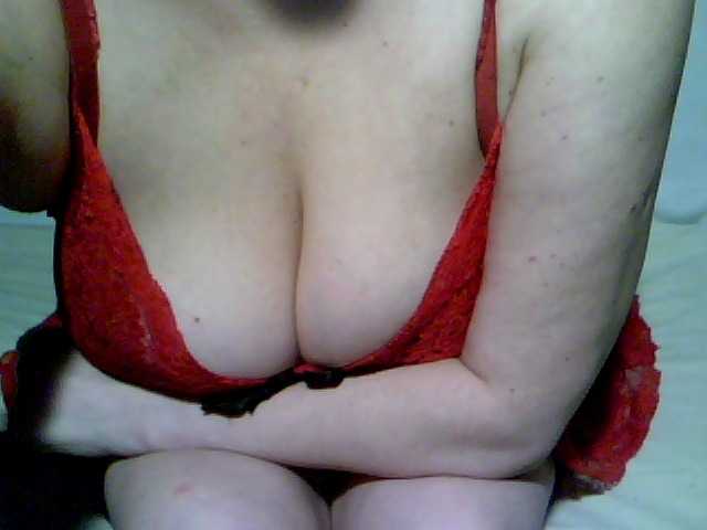 redcherry's BongaCams show and profile